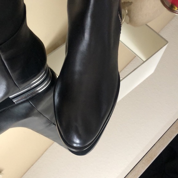 Edgy Chic DKNY Striped Heel Black Leather Boots - Picture 6 of 14